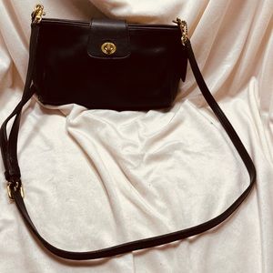 Coach handbag in black leather. Excellent condition!